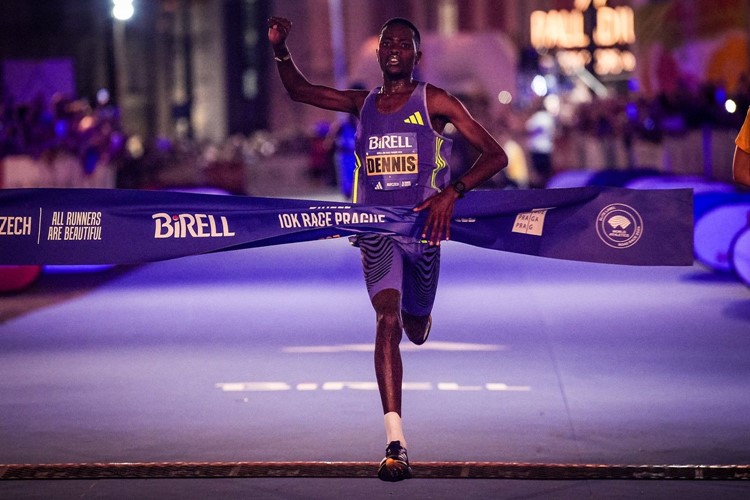 Birell Grand Prix Praha rozzářila město úžasnými výkony běžců a skvělou podívanou, Keňan Kitiyo si doběhl pro zlato