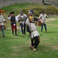Vystoupení skupiny historického šermu Bravus na Landštejně