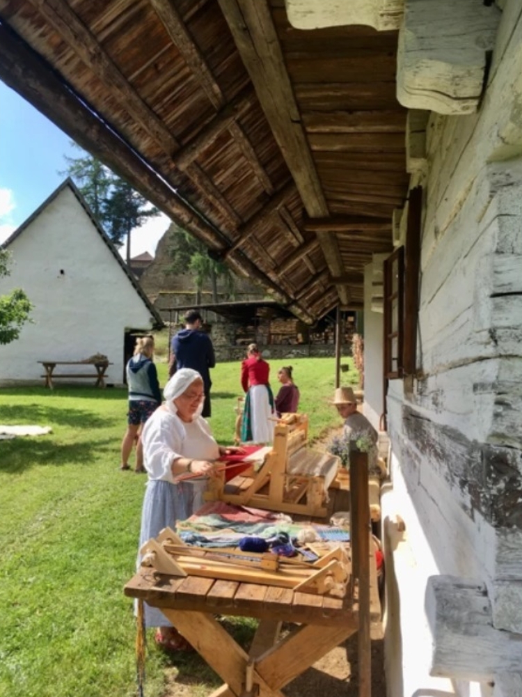 Živá řemesla v podhradí hradu Velhartice