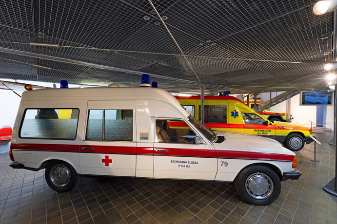 S houkačkou po Praze aneb automobily zachraňující životy