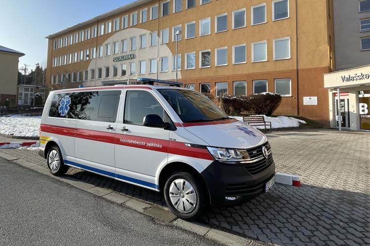 Valašskokloboucká poliklinika pořídila další novou sanitku