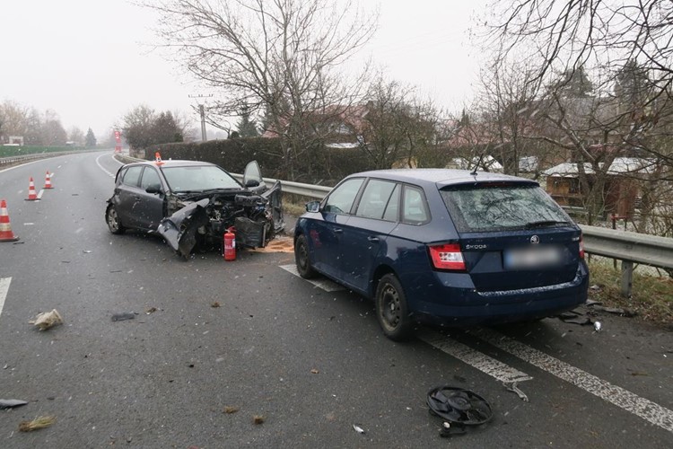 Dopravní nehoda u Mohelnice: Řidička v kritickém okamžiku nezvládla změnu pruhu