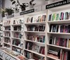 Nepotřebné knihy prodat, jiné koupit – Knihobot otvírá pobočku na pražském Andělu