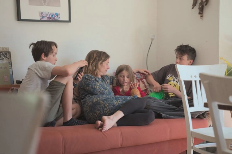 Když děti bolí duše. Na obrazovku míří tři dokumenty o dětském duševním zdraví