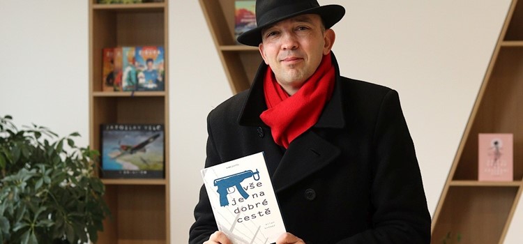 Román Vše je na dobré cestě odhaluje, jak jediná vteřina může změnit dějiny