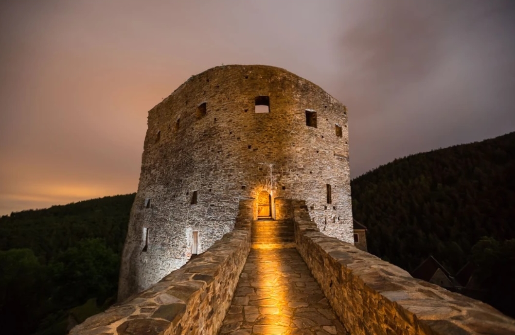Hradozámecká noc na hradě Velhartice
