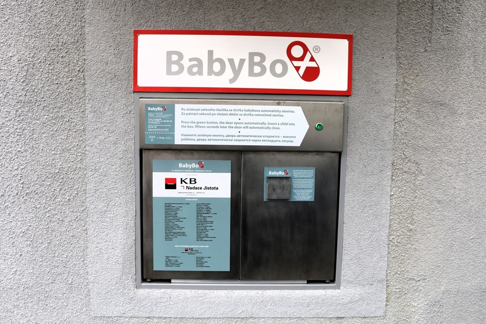 Babybox v Nemocnici Teplice z Bratislavské ulice.
