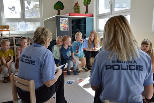 Ostravští strážníci pokračují s prevencí v mateřských školách
