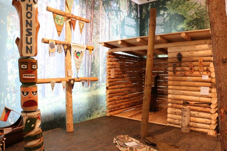 Výstava představuje fenomén trampingu i jeho proměny