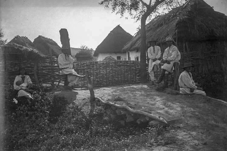 Díky sběrateli Františku Řehořovi se můžete podívat na již zaniklý život západoukrajinských vsí
