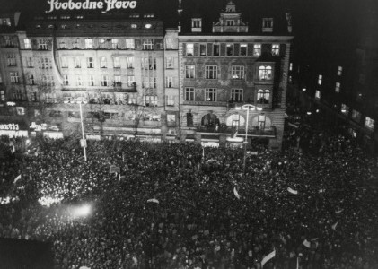 Výstava představuje průběh listopadových a prosincových událostí roku 1989