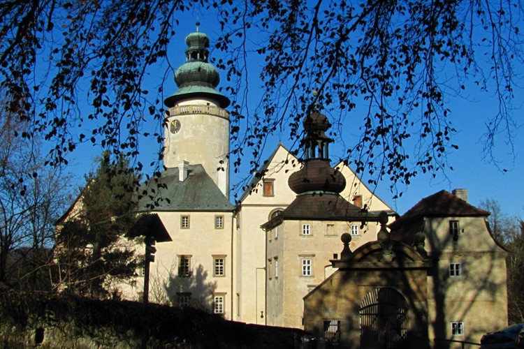 Vánoční časy se blíží, hrady a zámky lákají na adventní program