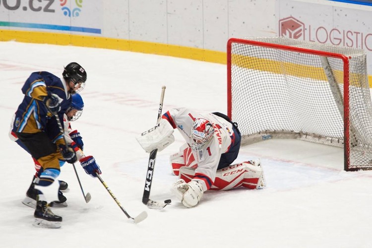Pardubice oslavily 30 let svobody mládežnickým hokejem