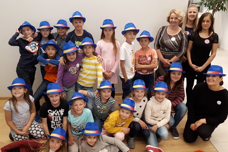 Školáci budou na vánočním jarmarku vydělávat na pomoc chudým dětem