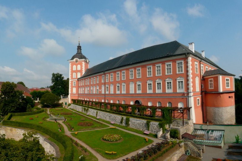 Zámek Kamenice nad Lipou