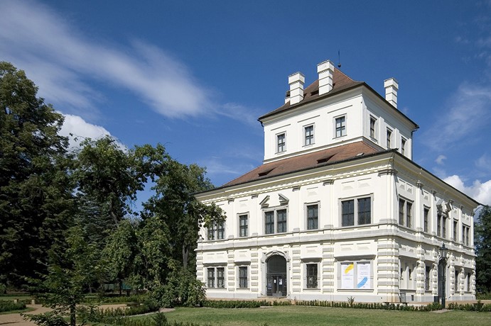 Galerie umění Karlovy Vary – Letohrádek Ostrov
