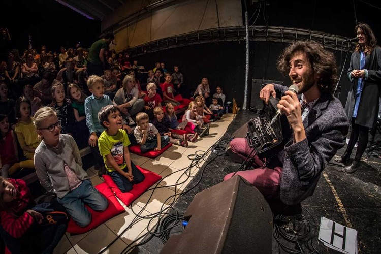 Držitel Grammy Oran Etkin se vrací s unikátním workshopem pro děti