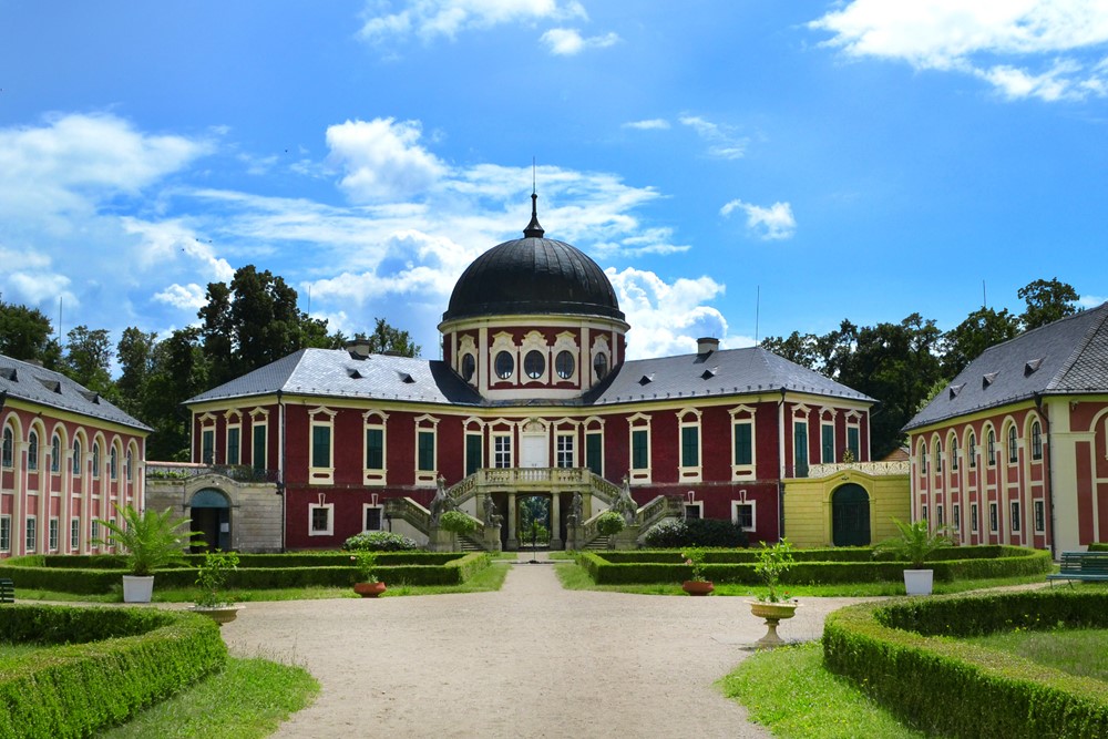 Zámek Veltrusy.