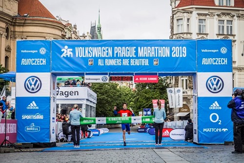 Jubilejní Volkswagen Maraton Praha rozhodl o nejrychlejší škole v Česku