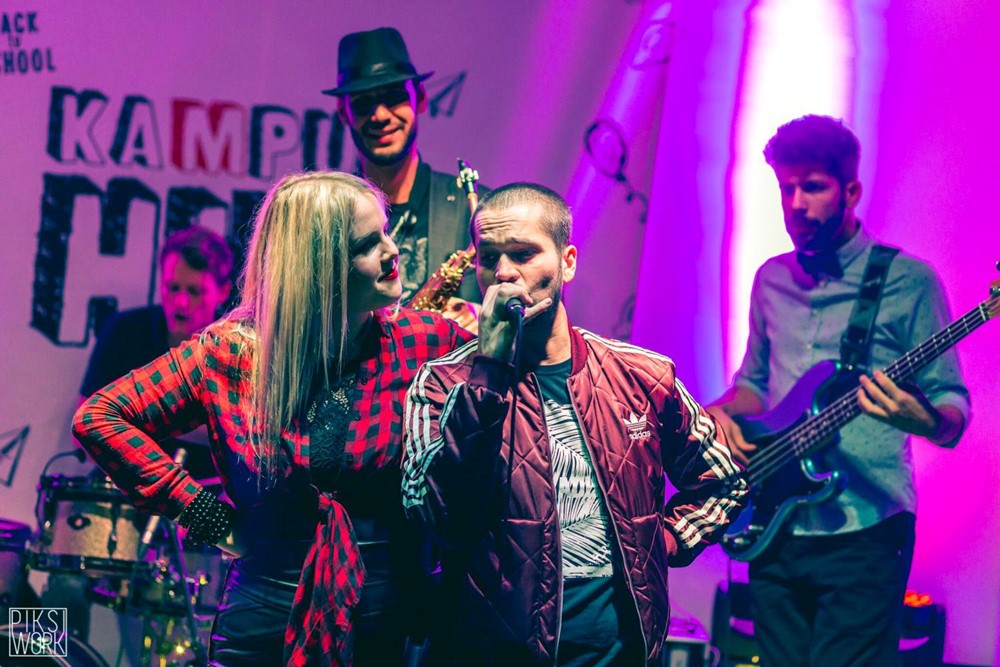 Na mezinárodním festivalu Komedianti v ulicích se představí také Leni Kravac.