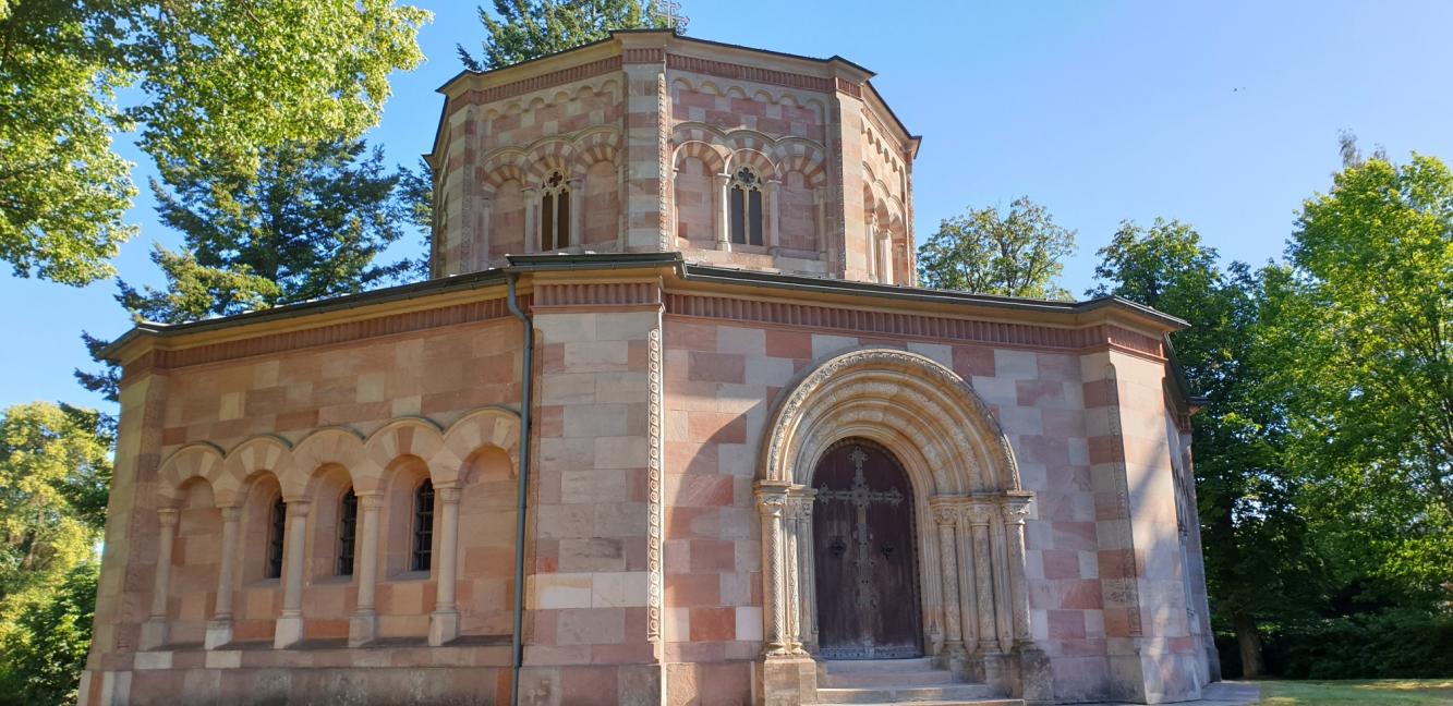 Harrachovská hrobka v Horní Branné