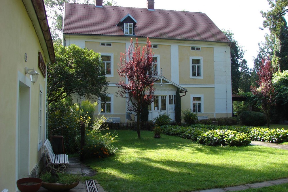Památník Karla Čapka ve Staré Huti u Dobříše