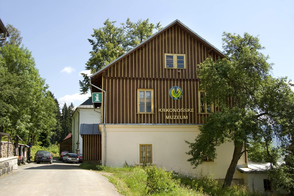 Památník zapadlých vlastenců v Pasekách nad Jizerou