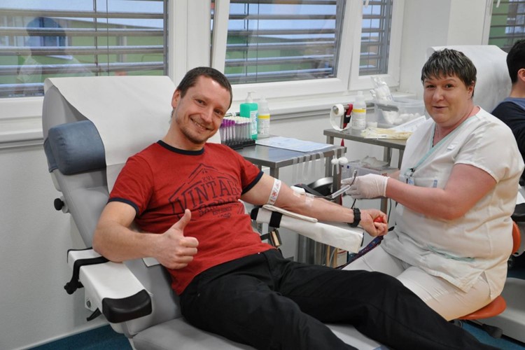 Společné dárcovství krve zahájila ve Vsetínské nemocnici Střední škola Kostka