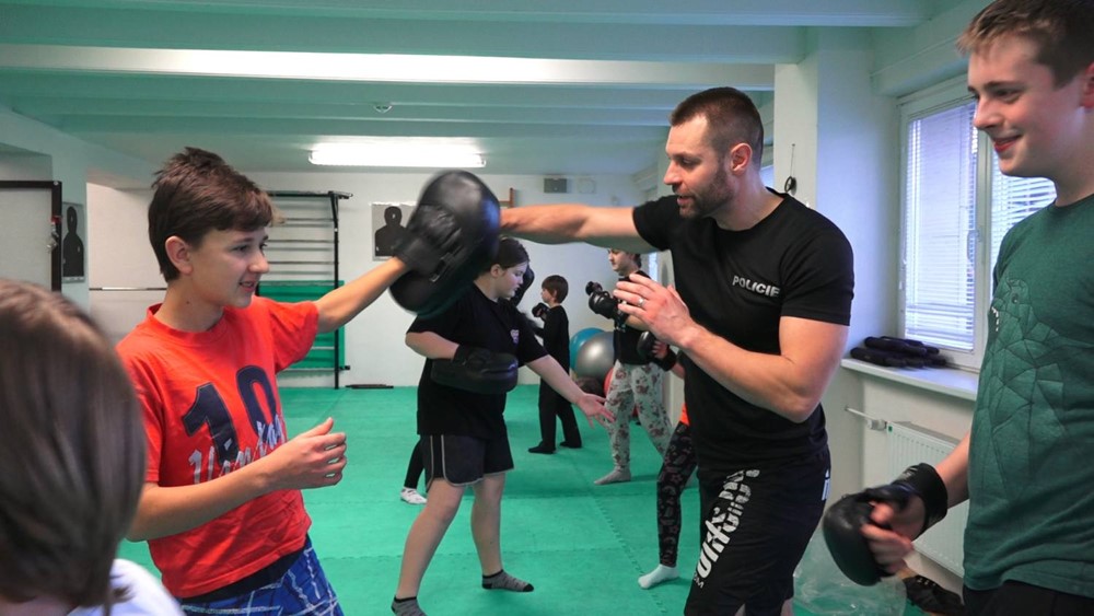 Přerovští kriminalisté se věnují v osobním volnu dětem.