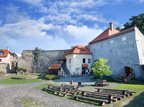 Vodní hrad Lipý