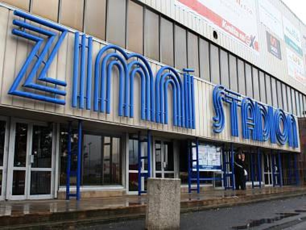 Zimní stadion v Děčíně. 