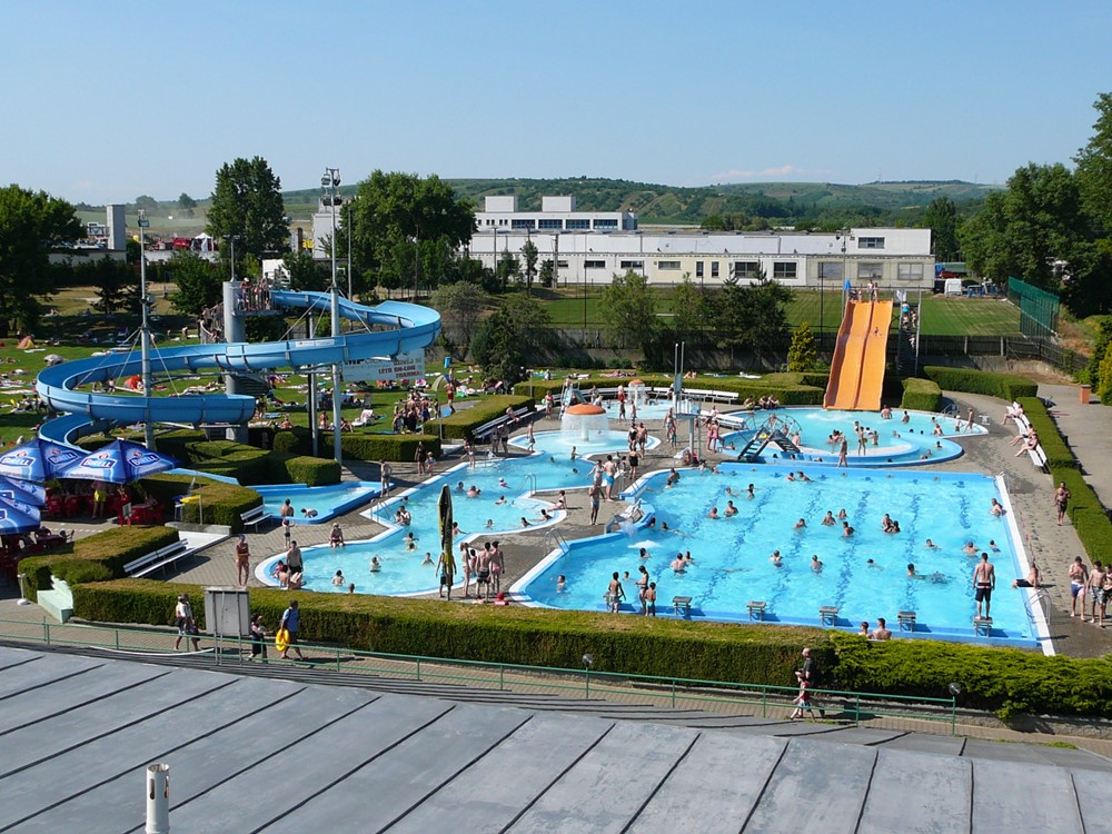 Letní koupaliště v Hustopečích. 