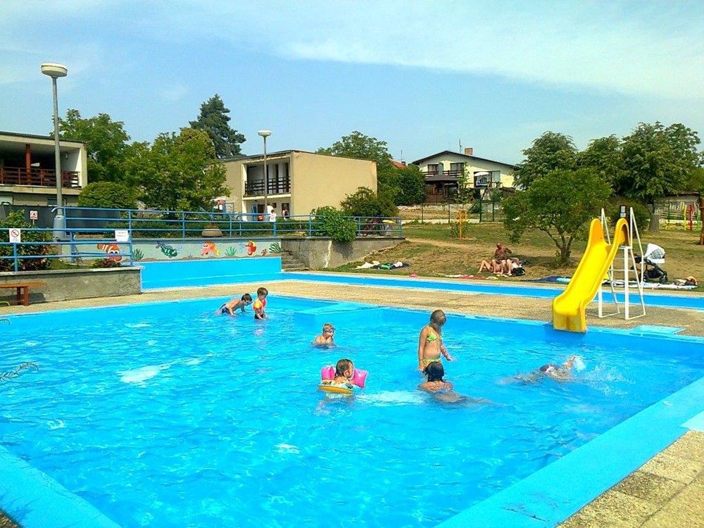 Dětský bazén Koupaliště Zvíkovské - Podhradí. 