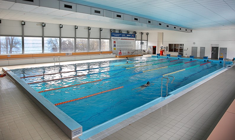 Plavecký bazén v Holešovicích.