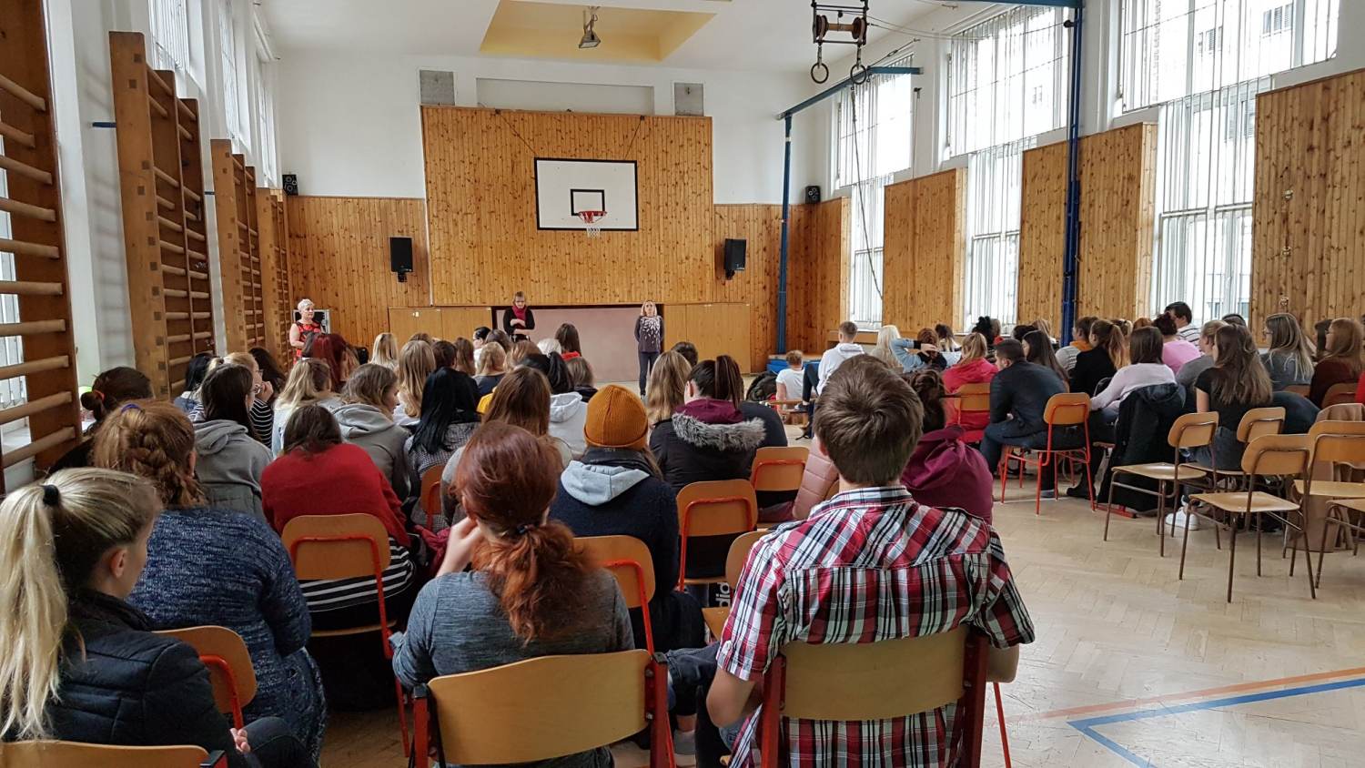Téměř 4 tisíce středoškoláků se zúčastnilo přednášek registru a poznalo, komu a jak dává organizace naději na život