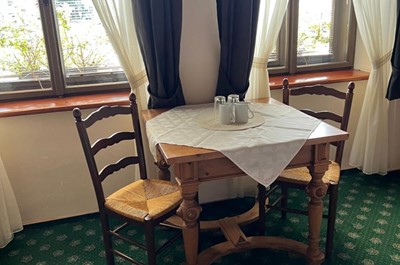 Dvoulůžkový pokoj s oddělenými postelemi s výhledem na město