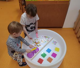 Hrajeme si s tvary a barvami