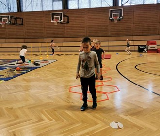 MÁME RÁDI BASKET - děti navštěvují pravidelně 2 krát do měsíce